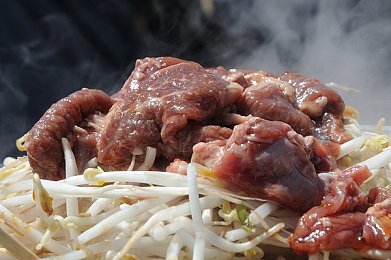 白丝校花 扒开美腿甜美电影｜白丝校花电影争议：艺术创新与道德伦理的边界在哪里？-4