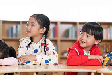 娇小亚女挑战巨大黑迪克评分｜亚洲娇女挑战黑迪克评分，勇敢发声彰显女性力量-2