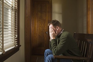 憋尿的时候被罚穿泳衣｜“课堂尊严失守：学生憋尿罚穿泳衣事件拷问教育伦理”-1