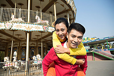 女富婆按摩高潮A片｜揭秘谜影：富婆按摩高潮真相追踪