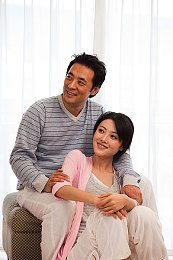 一小孩和妈妈斗地主还喊疼｜亲子欢乐斗地主，温馨牌桌传爱意-2