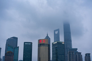 亚裔女被黑人玩到翻眼｜互动游戏揭秘：亚裔女性视角下的独特黑人文化体验，带你领略“翻眼”游戏的魅力-2