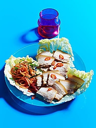 老年人电梯梅花二春｜“专为老年人设计！‘梅花二春’电梯亮相，提升安全舒适乘坐体验”-1